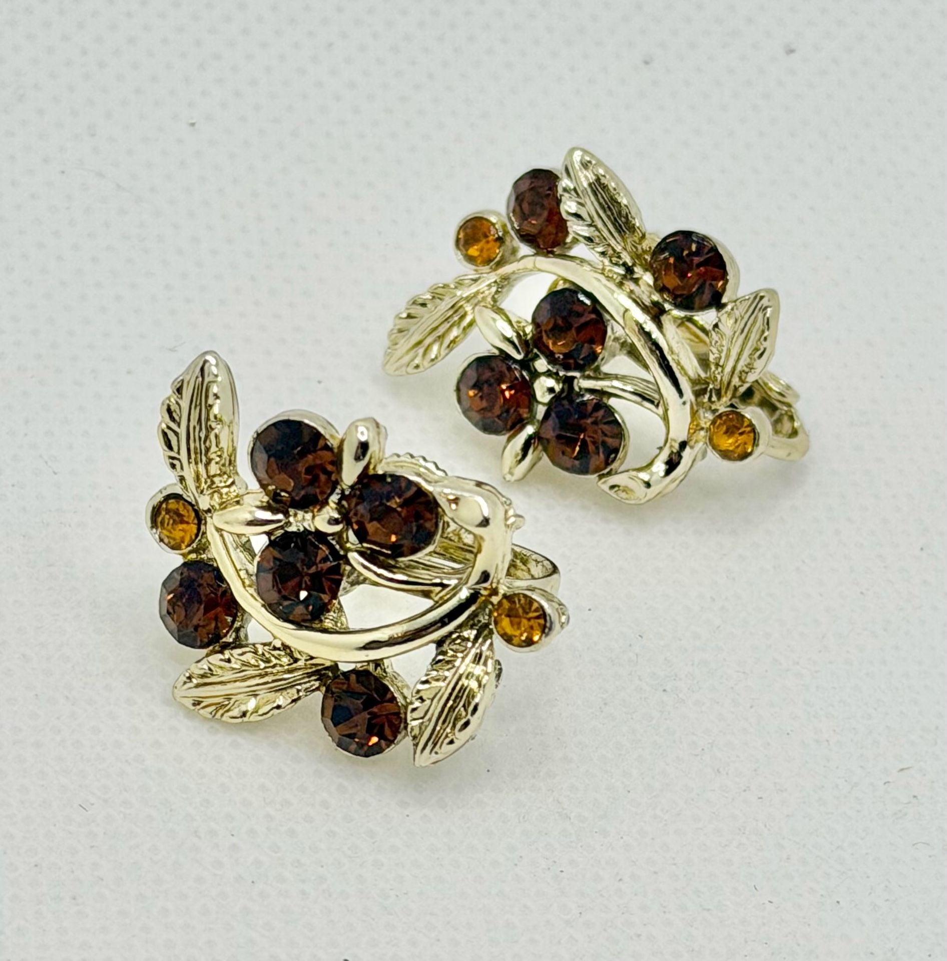 Vintage Gold Tone Brown Topaz Rhinestone Grape and Leaf Fall Clip On Earrings 2