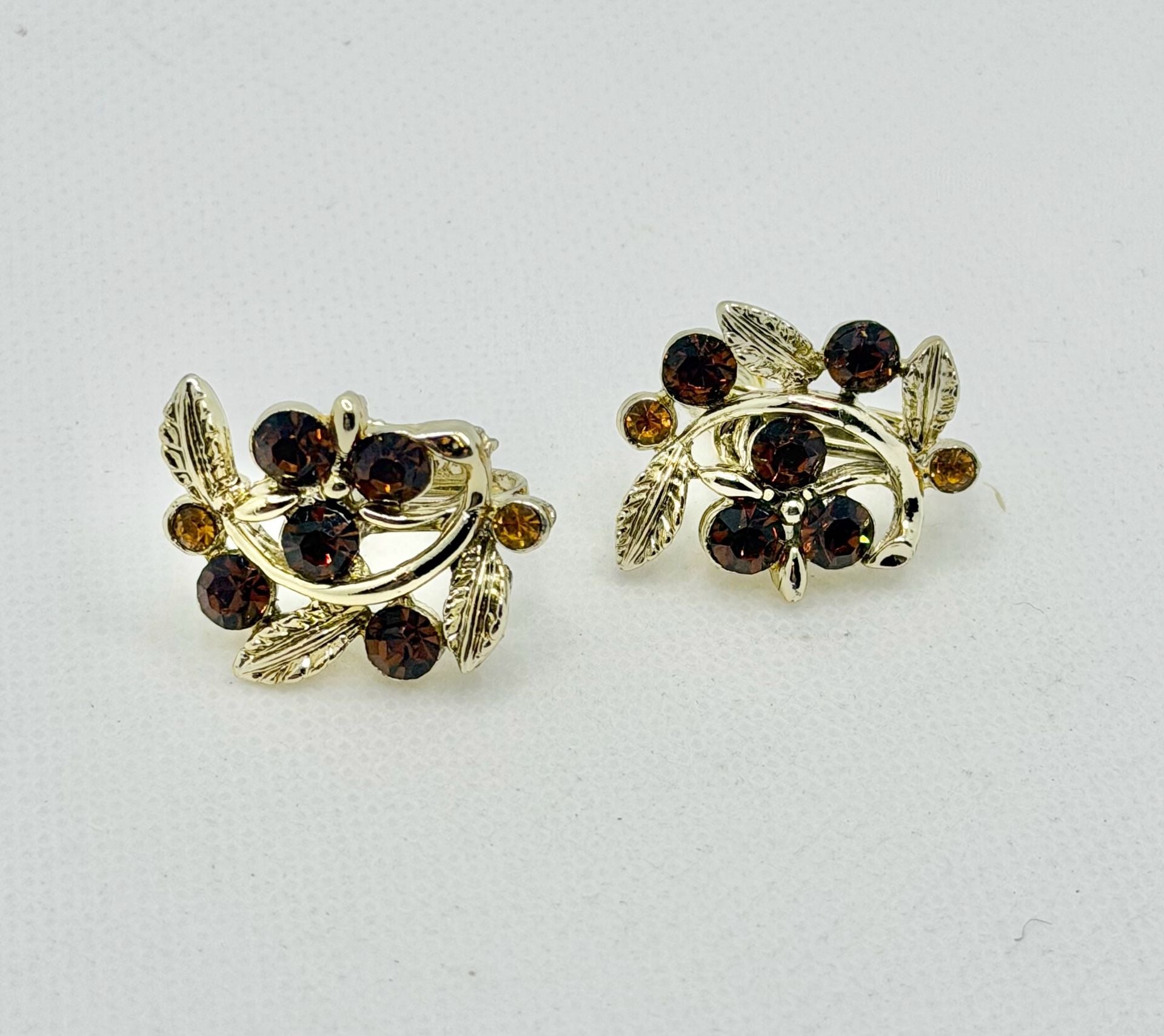 Vintage Gold Tone Brown Topaz Rhinestone Grape and Leaf Fall Clip On Earrings 3