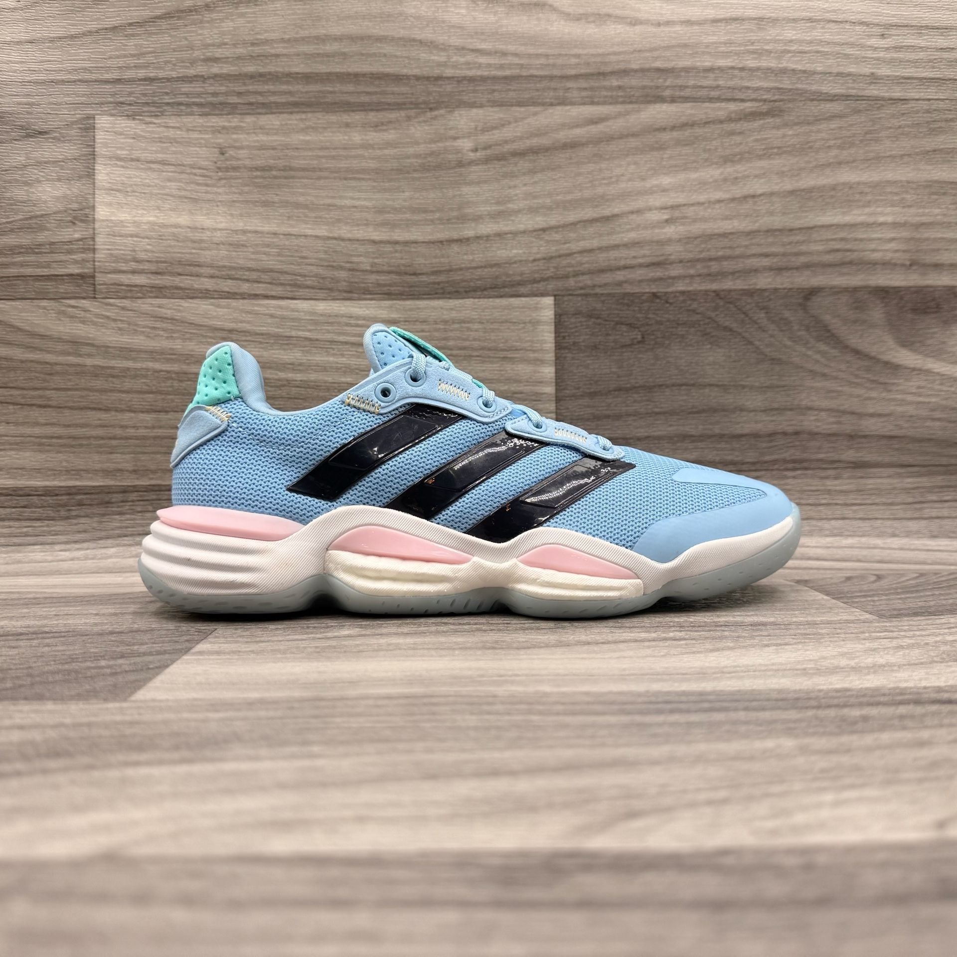 Adidas Stabil 16 Shoes Women, Glow Blue/Shadow Navy/Core Black NWOT 17
