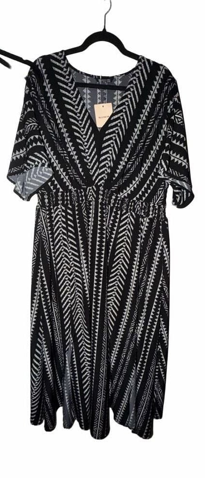 BloomChic Plus 18 20  2X  BoHo Geometric Black and White V Neck Dress Pockets  7