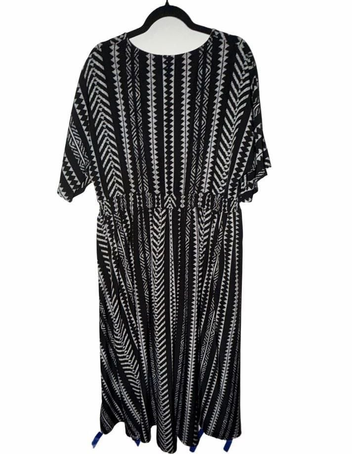 BloomChic Plus 18 20  2X  BoHo Geometric Black and White V Neck Dress Pockets  10