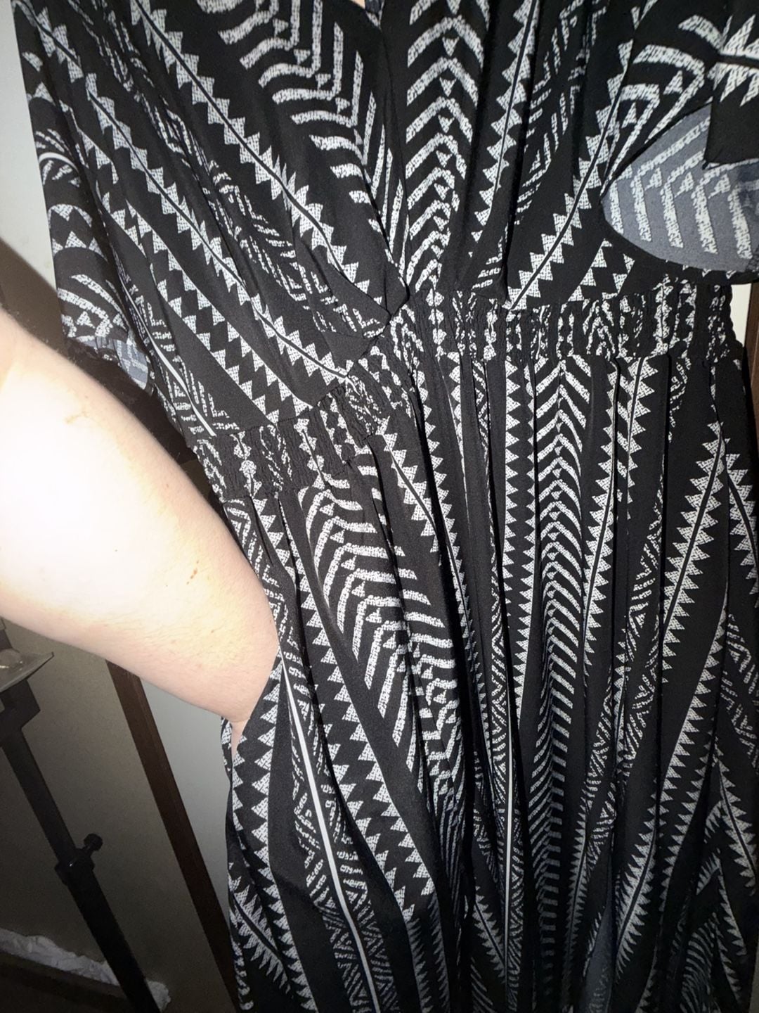 BloomChic Plus 18 20  2X  BoHo Geometric Black and White V Neck Dress Pockets  11