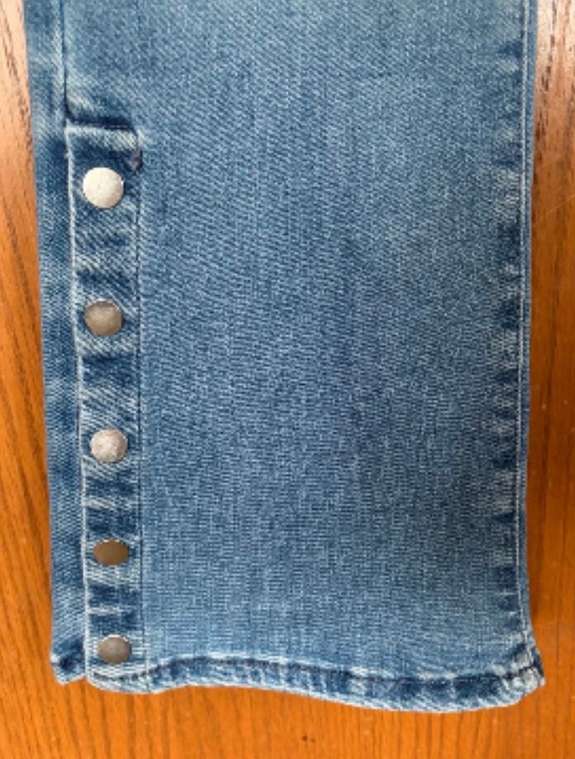GUESS Beatrix High Rise Bootcut Jeans Light Wash Snap Button Hem Size 26 ECU 9