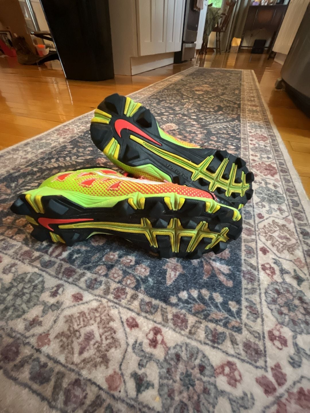 Nike Youth US Size 3.5Y Cleats Shoes Soccer Baseball Football kids girls softball Orange yellow 4