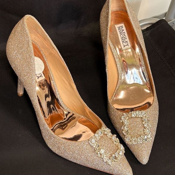Badgley Mischka Cher Crystal Buckle Pumps Gold Glitter Size 11