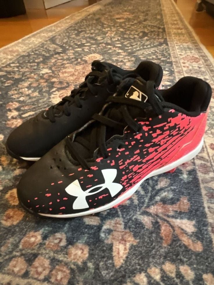 Under Armour Softball cleats Baseball Shoes Youth kids girls 10K Pink Black 2