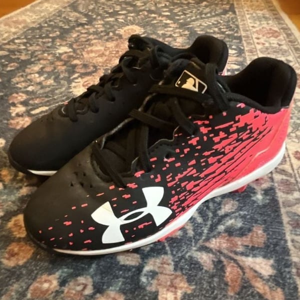 Under Armour Softball cleats Baseball Shoes Youth kids girls 10K Pink Black