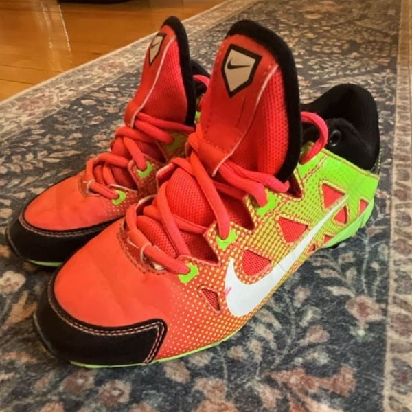 Nike Youth US Size 3.5Y Cleats Shoes Soccer Baseball Football kids girls softball Orange yellow