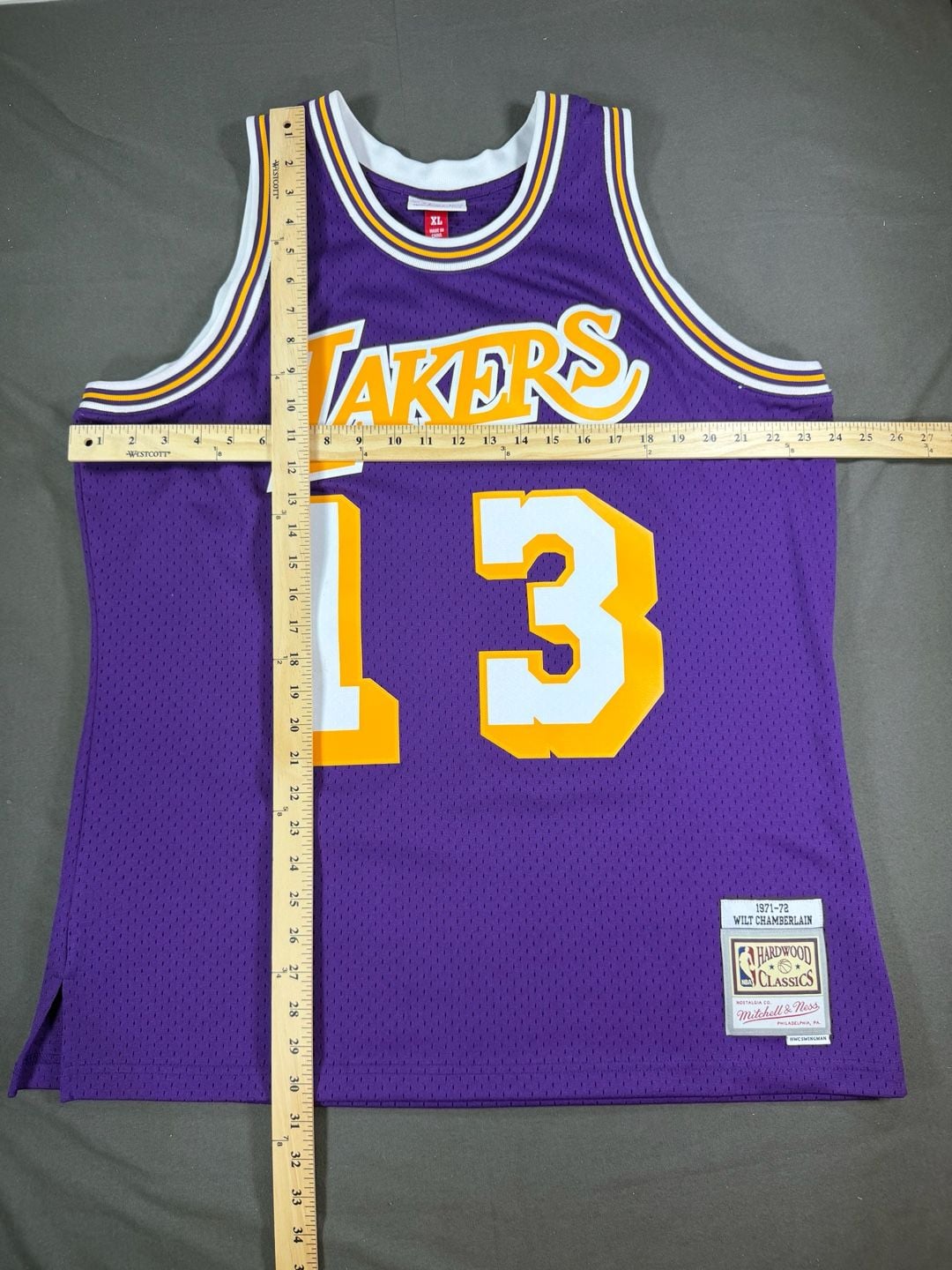 Mitchell & Ness Los Angeles Lakers 1971-72 Wilt Chamberlain Swingman Jersey 9