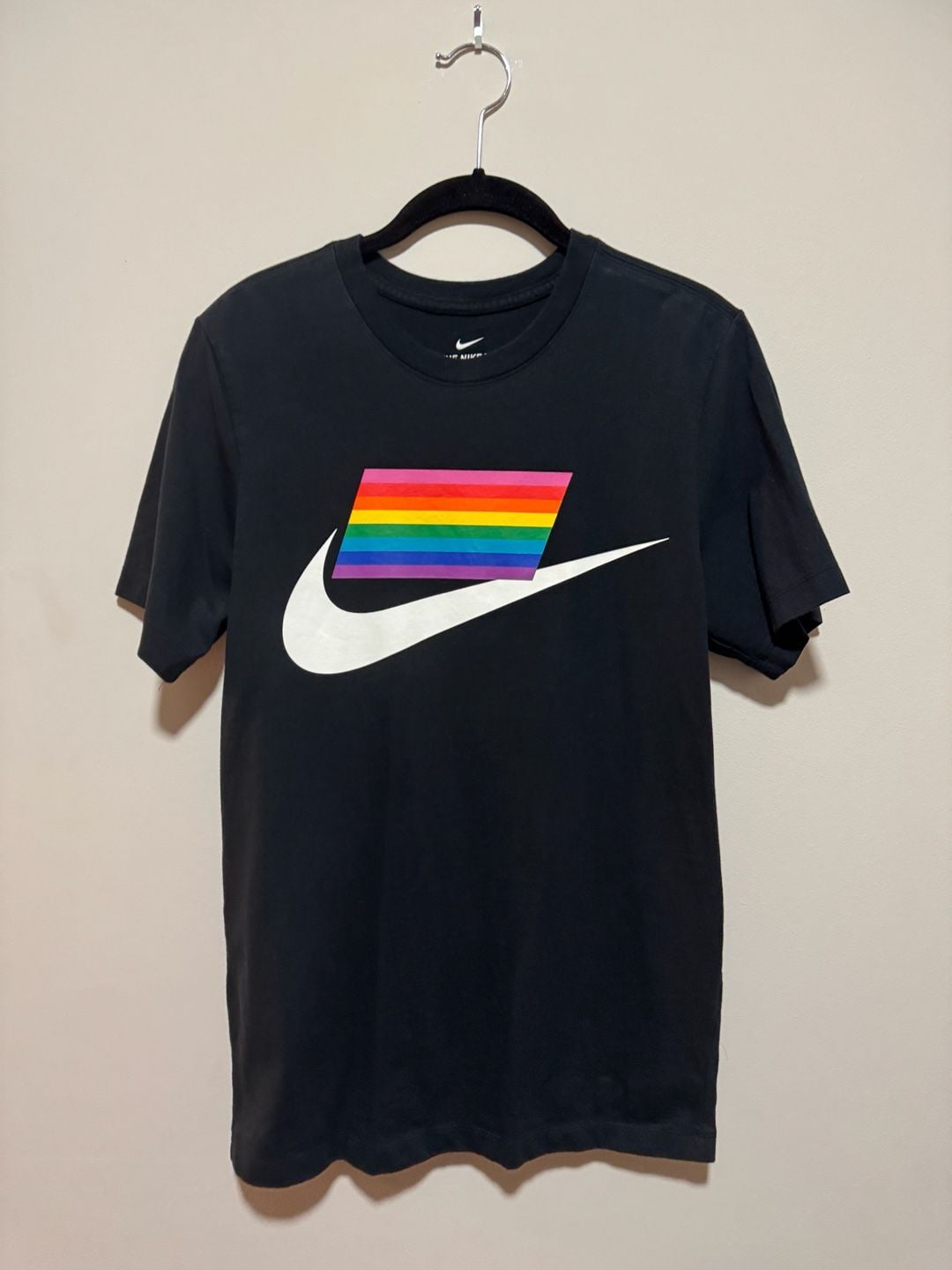 Nike BeTrue Pride Rainbow Swoosh T-Shirt Black Men’s Small LGBTQ Tee 2