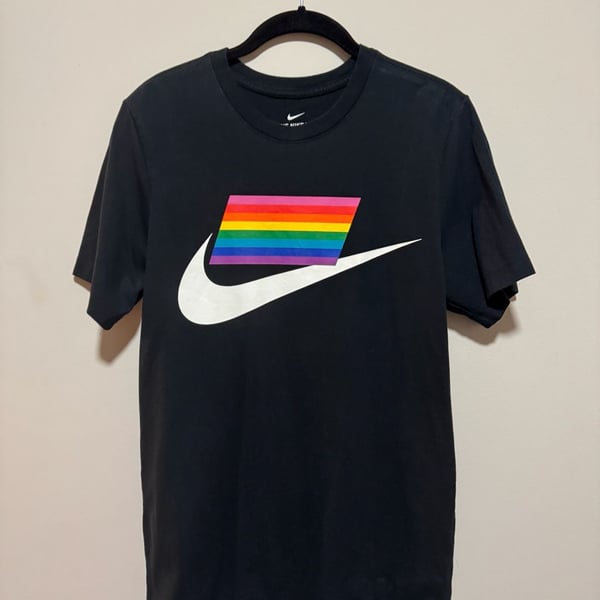 Nike BeTrue Pride Rainbow Swoosh T-Shirt Black Men’s Small LGBTQ Tee