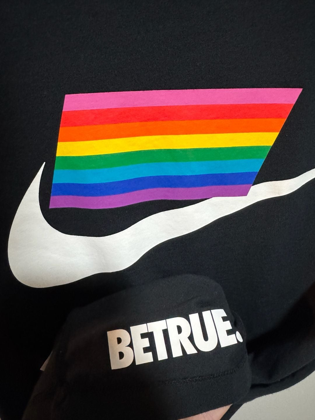 Nike BeTrue Pride Rainbow Swoosh T-Shirt Black Men’s Small LGBTQ Tee 6