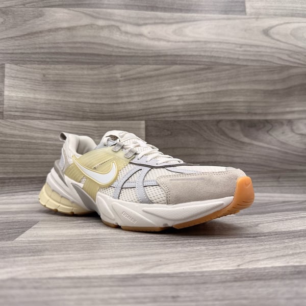 Nike V2K Run Shoes (HV4314-030, Phantom/Light Khaki. Men 10.5 / Women 12