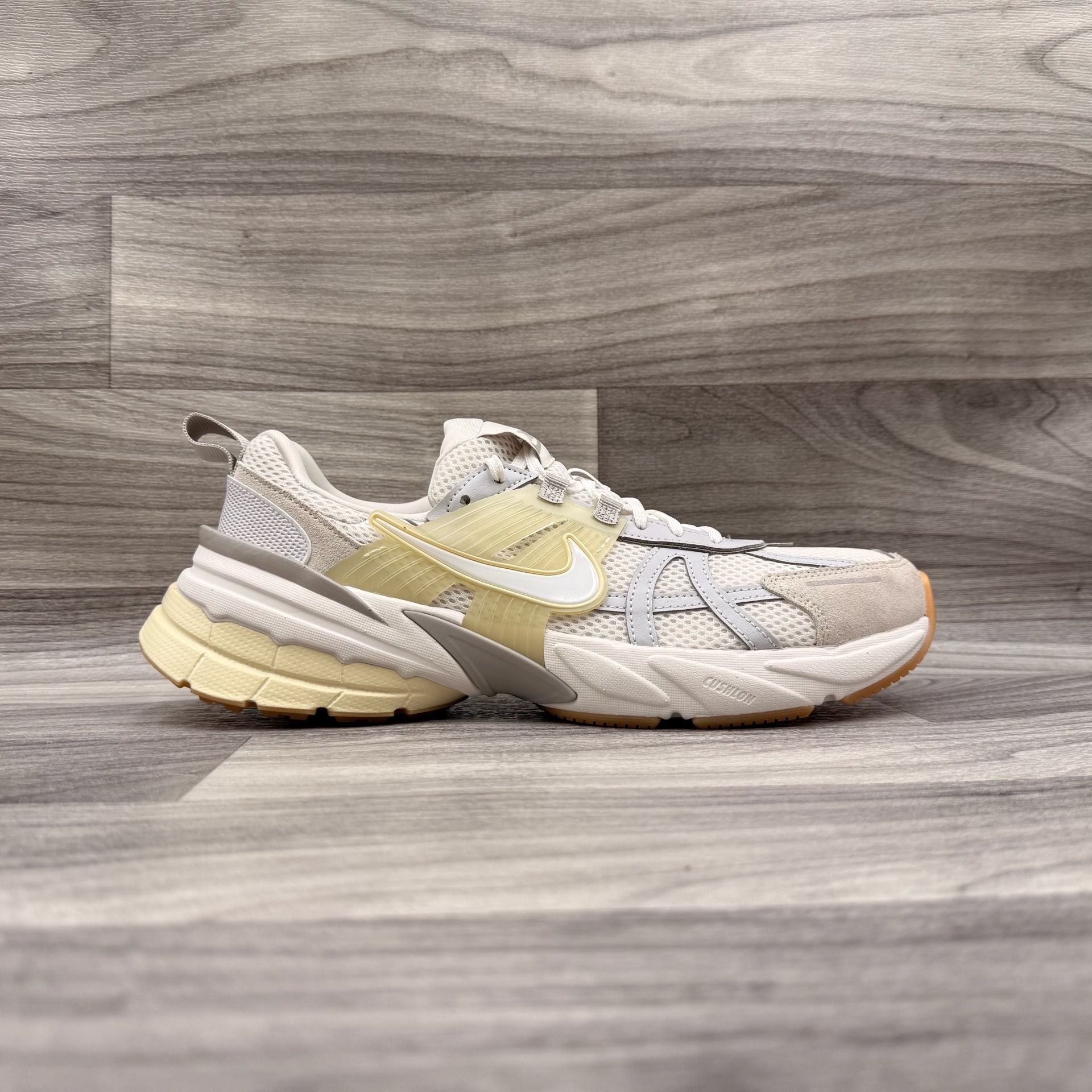 Nike V2K Run Shoes (HV4314-030, Phantom/Light Khaki. Men 10.5 / Women 12 12