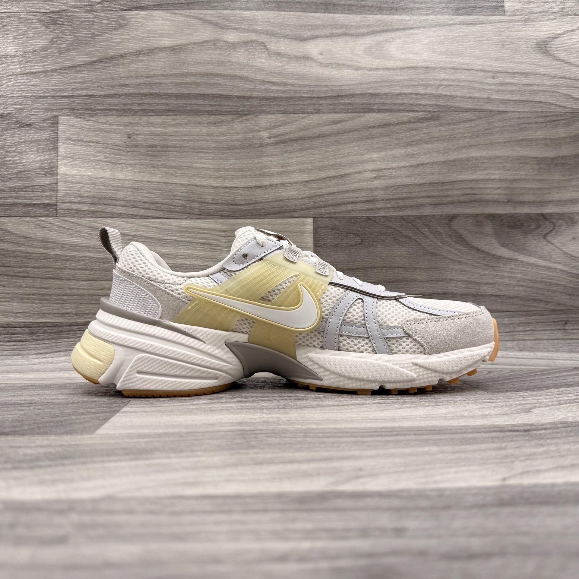 Nike V2K Run Shoes (HV4314-030, Phantom/Light Khaki. Men 10.5 / Women 12 16
