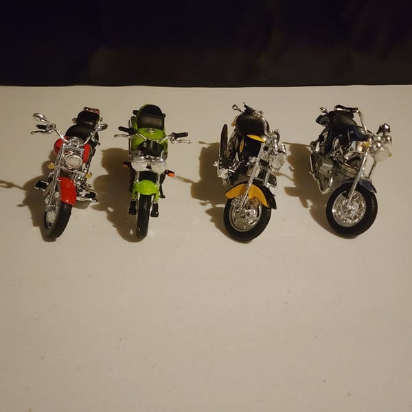 Maisto 1:18 Scale Diecast Motorcycle Lot of 4 