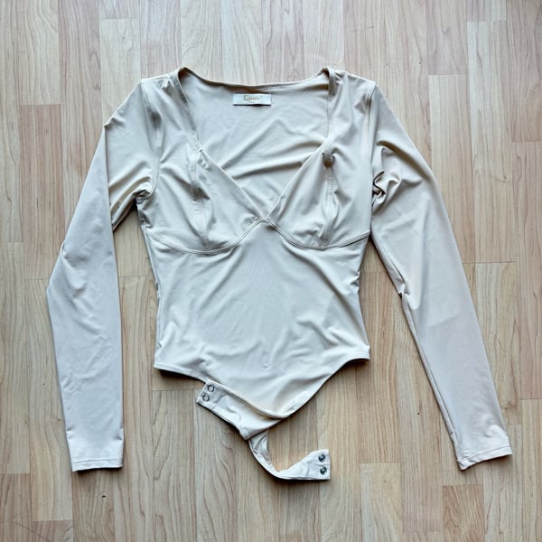 Seamless V-Neck Long Sleeve Bodysuit Tan Qinsen Medium 