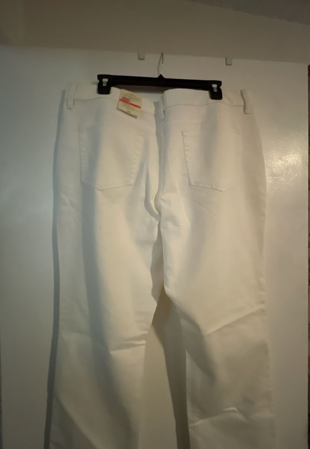 St. John's Bay Women's Straight Leg White Jeans 4