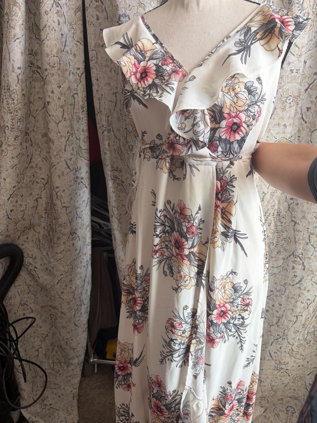 Loveriche Women's White Floral Print V-Neck Ruffle Maxi Dress Size S 7