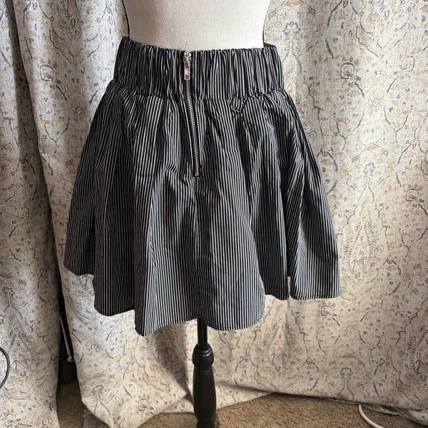Akira Gabriela Pleated Mini Skirt Black White Striped Medium