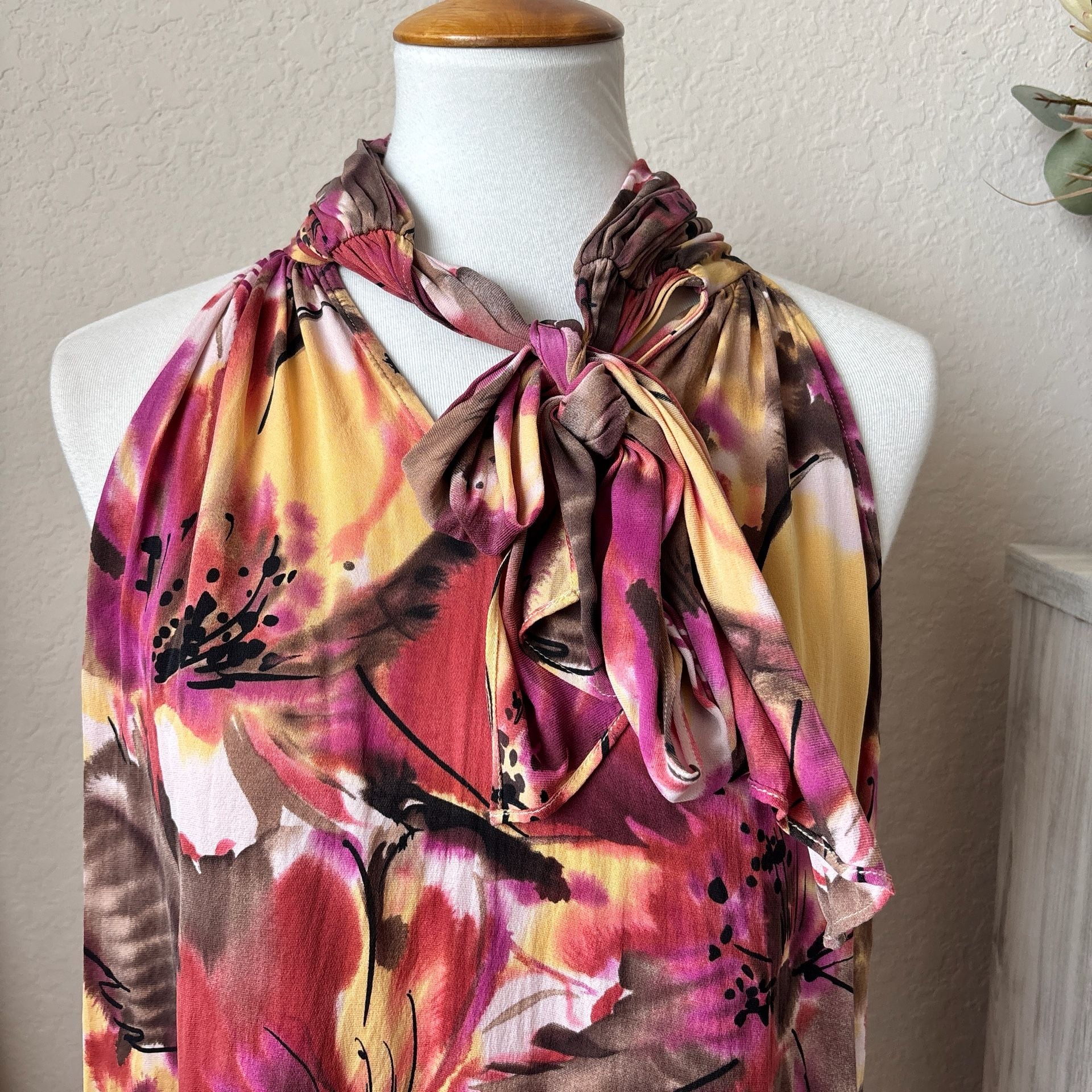 St. John Silk Floral Print Halter Sleeveless Top Blouse Size Medium. 3