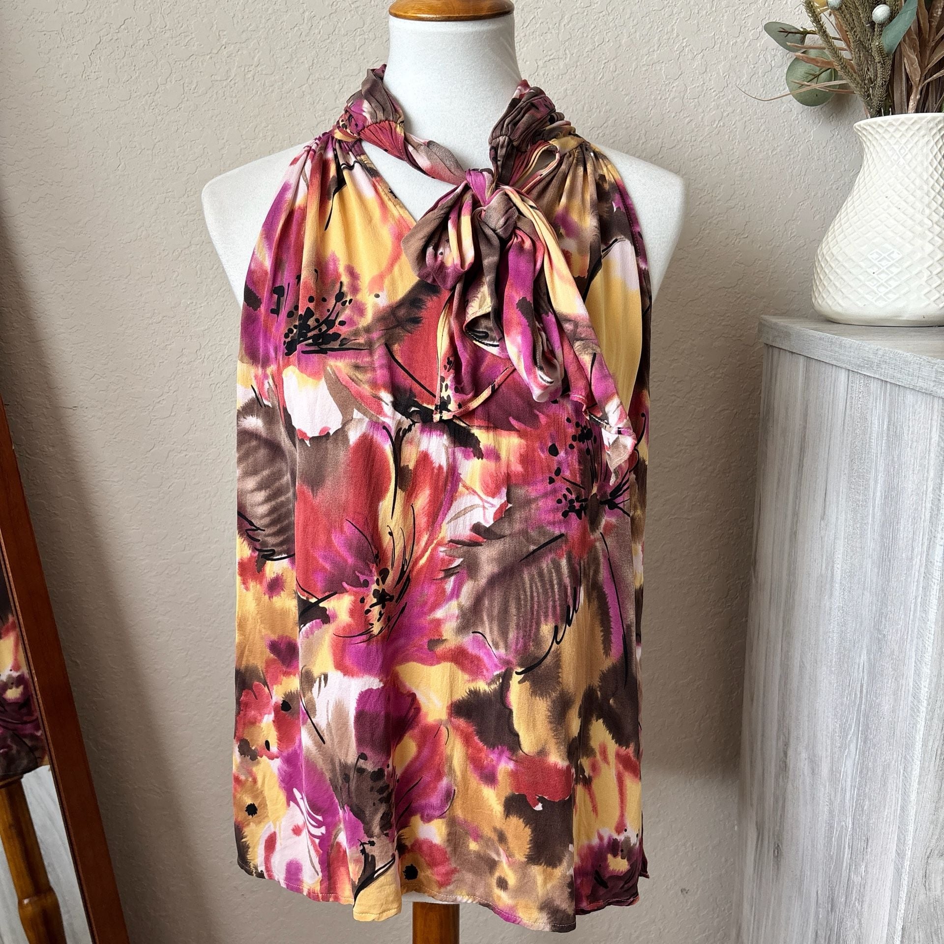 St. John Silk Floral Print Halter Sleeveless Top Blouse Size Medium. 4