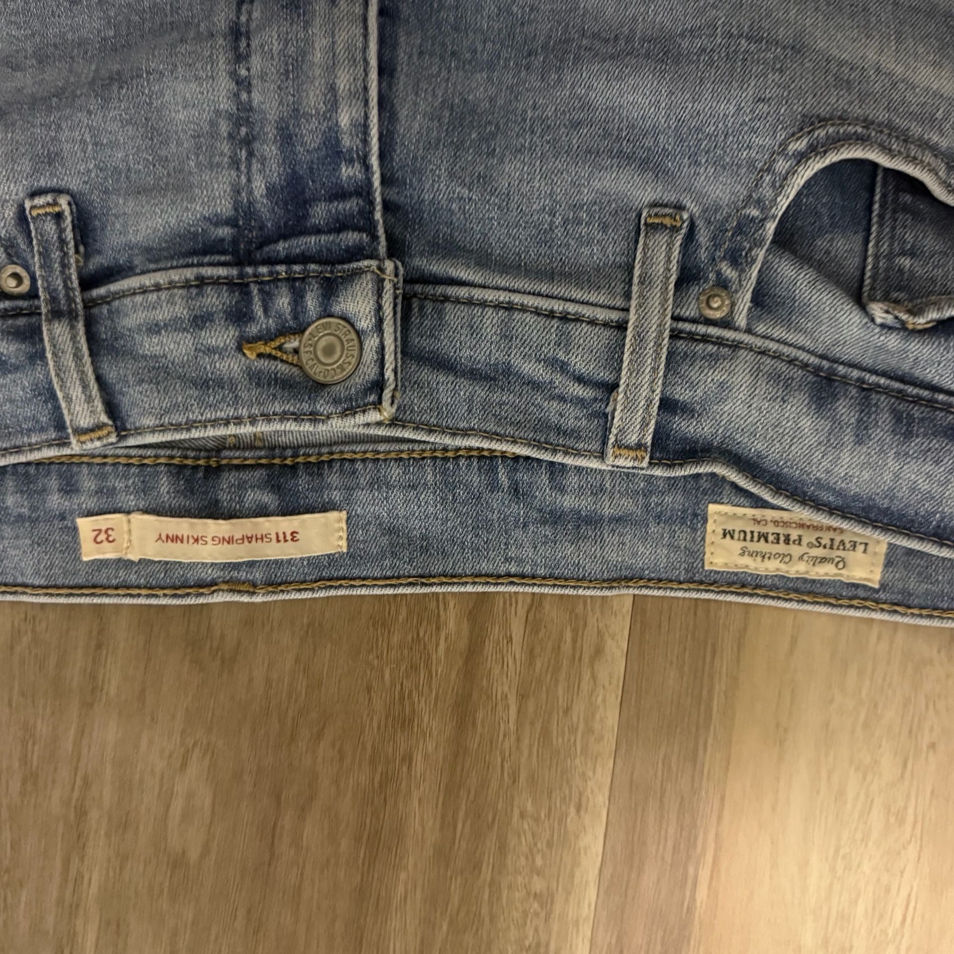 Levi's Premium 311 Shaping Skinny Jeans Size 32 Light Wash Denim 3
