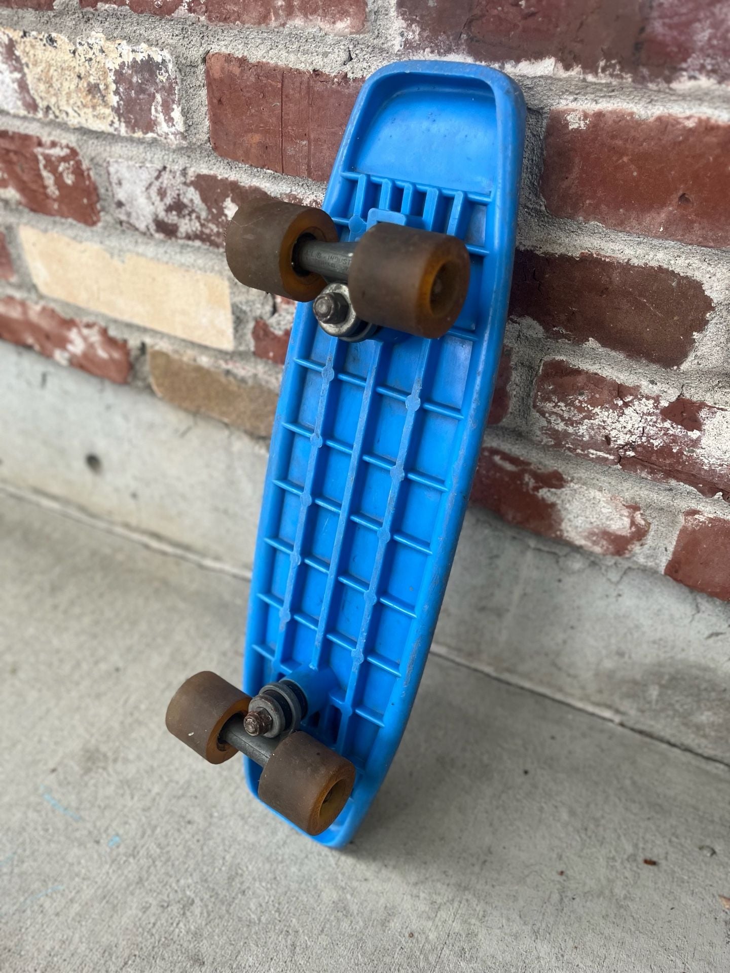 Vintage 1970s California Free Former Blue Plastic Skateboard with ALS Trucks 2