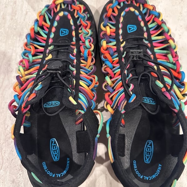 KEEN Men's UNEEK Sandals Black Rainbow Tie Dye Size 8.5