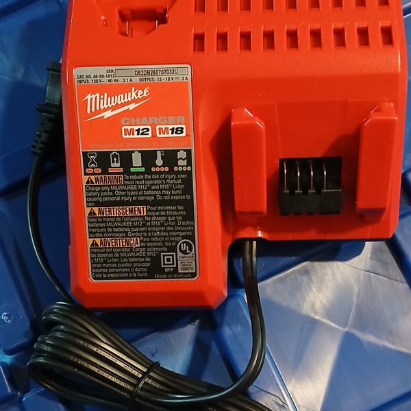 Milwaukee M12 and M18 Multi-Voltage Li-Ion Battery Charger CAT. NO. 48-59-1812