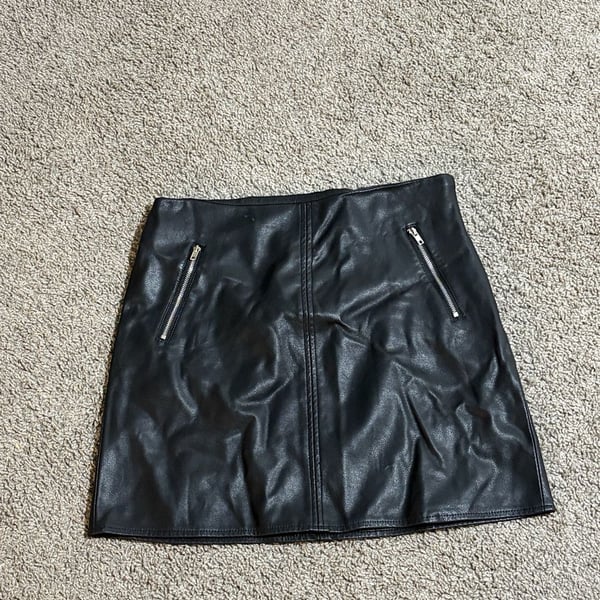 Forever 21 Faux Leather Zipper Pocket Mini Skirt Black Size Medium