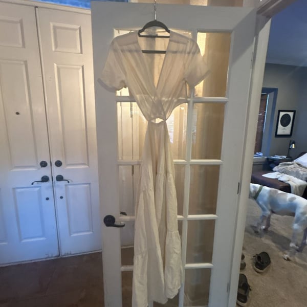 New Moon River Size Small V-Neck Cutout Tiered MIdi Womens Dress Cream