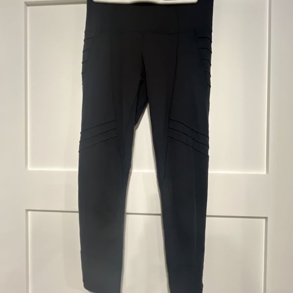 Oiselle Women's Black Leggings with Zip Waist Pocket and moto detailing