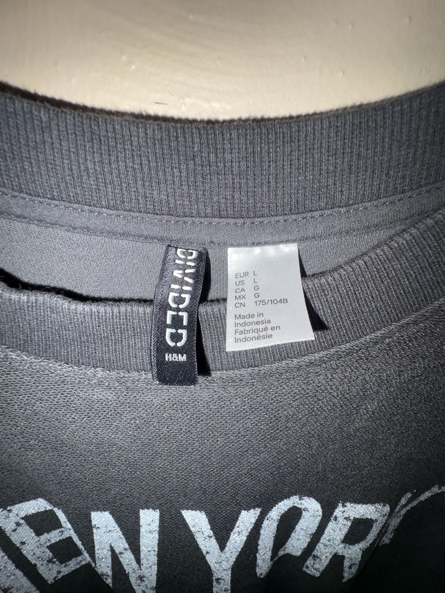 H&M Divided New York Distressed Graphic Sweatshirt Charcoal Grey Size L 3