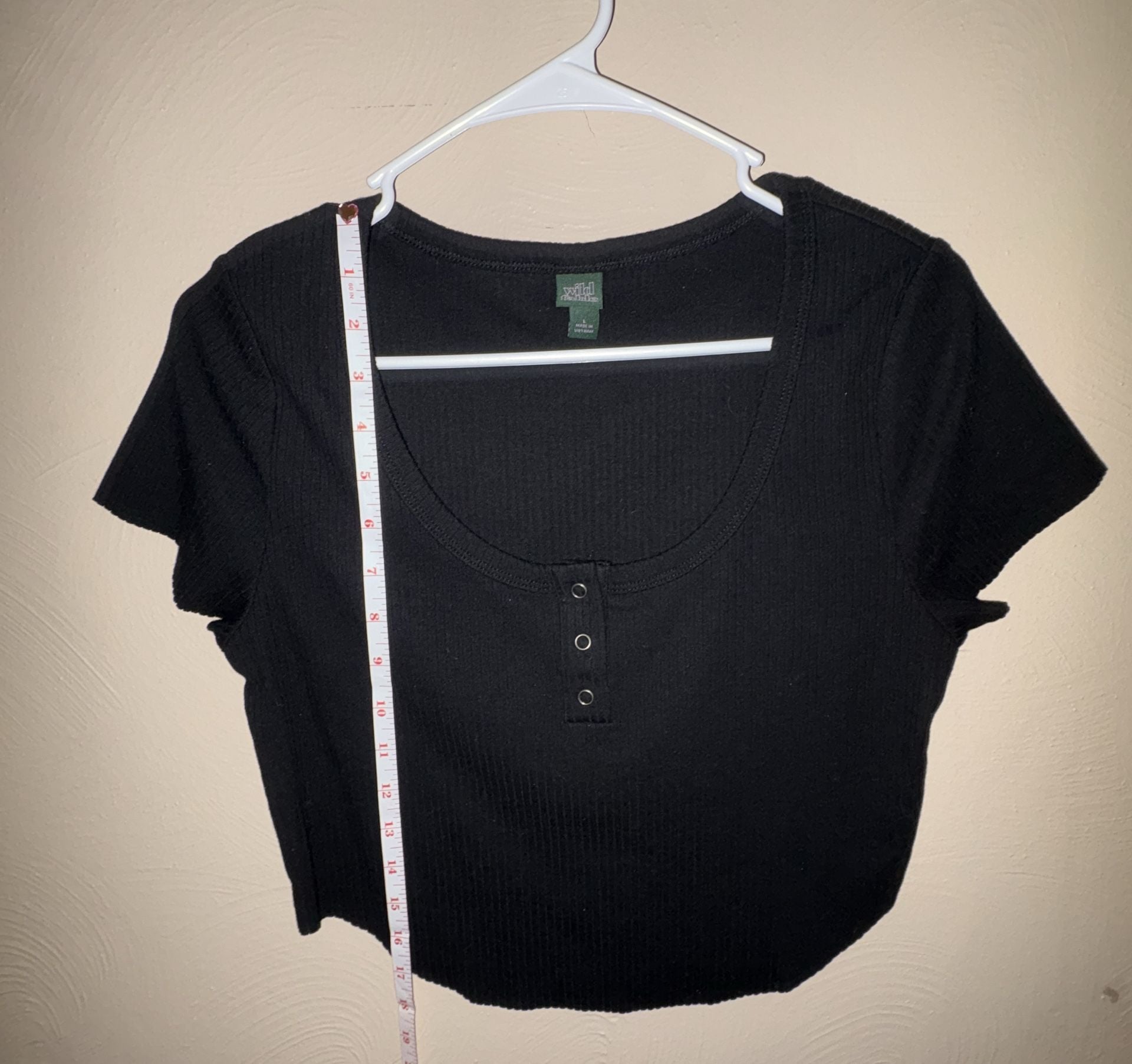 Wild Fable Black Ribbed Scoop Neck Short Sleeve Snap Henley Crop Top 2