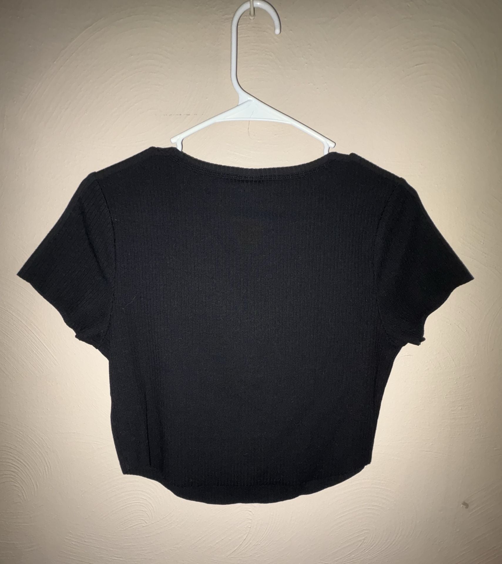 Wild Fable Black Ribbed Scoop Neck Short Sleeve Snap Henley Crop Top 4