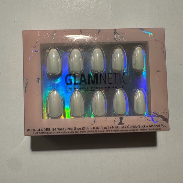 Glamnetic Reusable Press-On Nails *ANGEL-Short Almond*