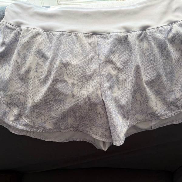 Avia Activewear Athletic Running Shorts Gray White Snake Print Size Medium 8-10