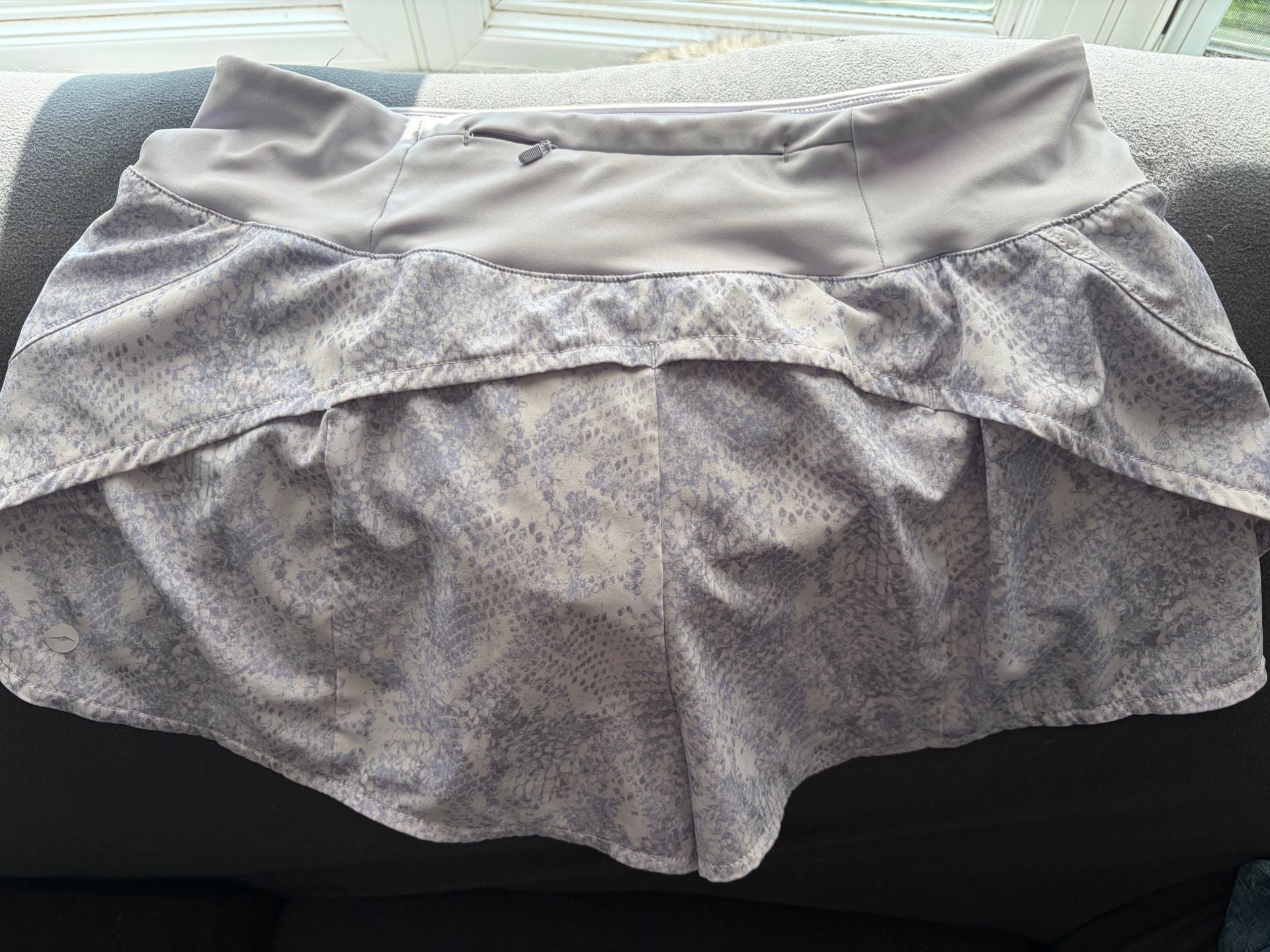Avia Activewear Athletic Running Shorts Gray White Snake Print Size Medium 8-10 3