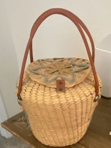 Vintage 1970s Woven Straw Bucket Bag Purse with Floral Embellishments 3