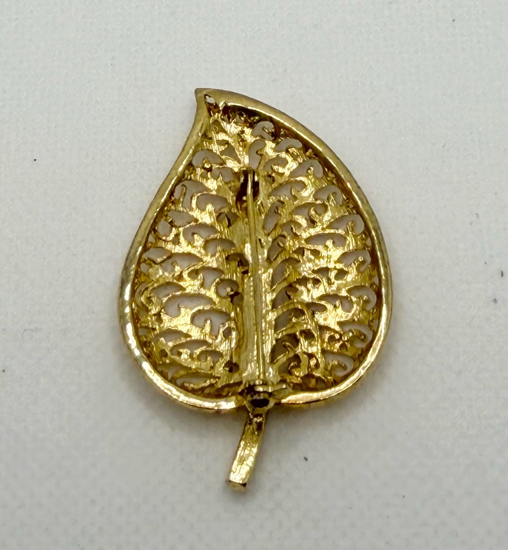 Vintage Gold Tone Metal Filigree Leaf Brooch with Rhinestone Stem 2