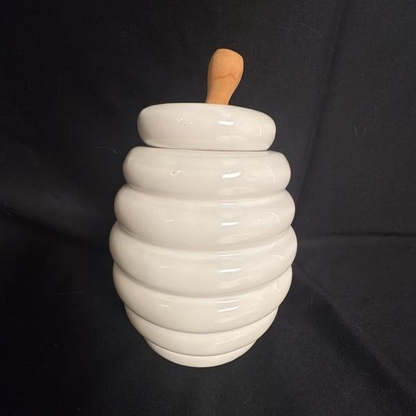White Ceramic Beehive Honey Pot Jar with Wooden Dipper Lid