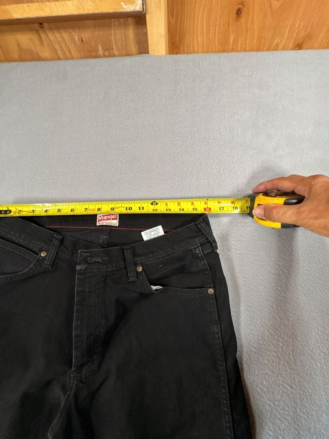 Wrangler Comfort Guaranteed Black Jeans Size 34x32 8