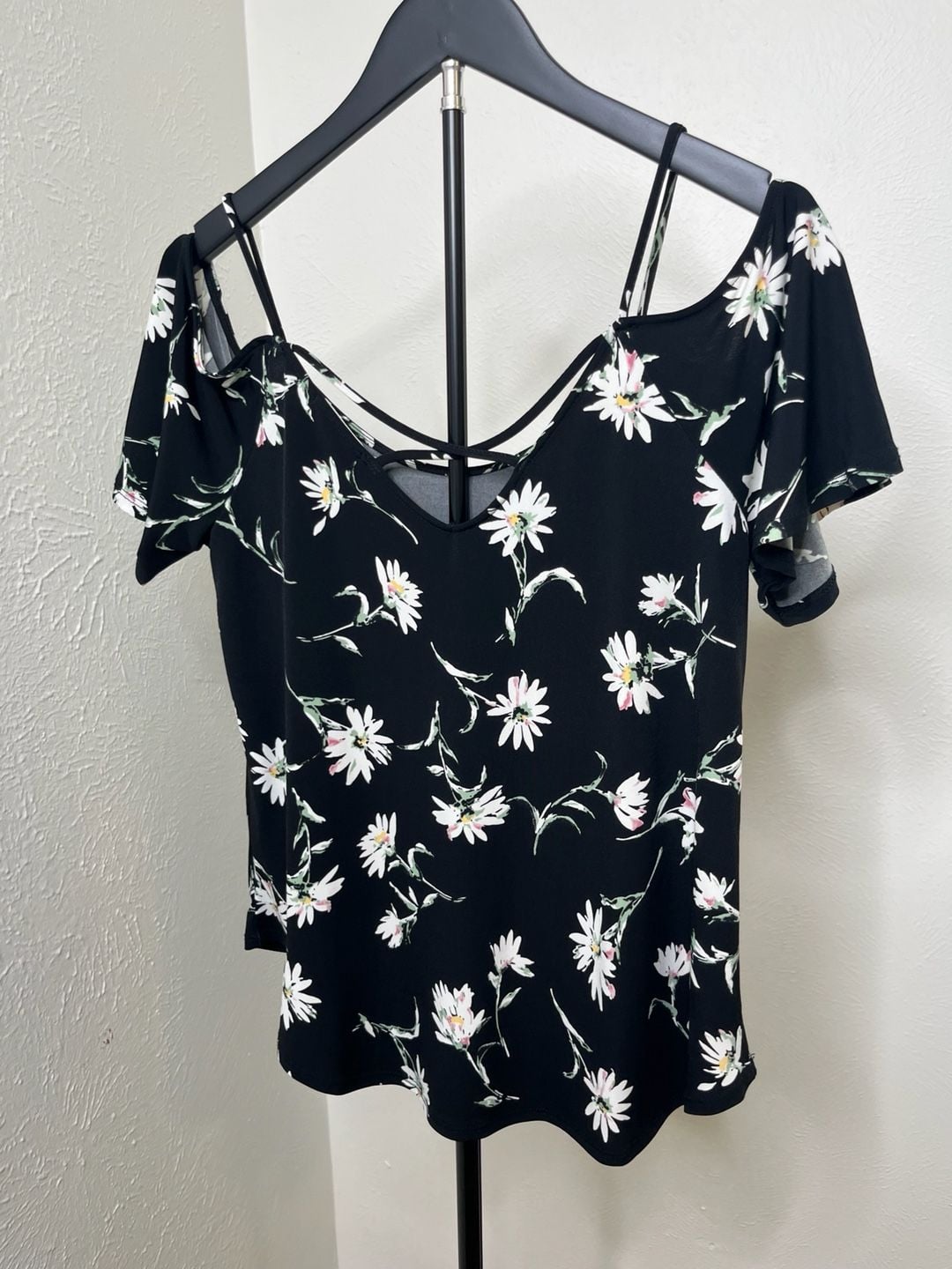 Y2K Black Floral Cold Shoulder Blouse V-Neck Short Sleeve Top 3