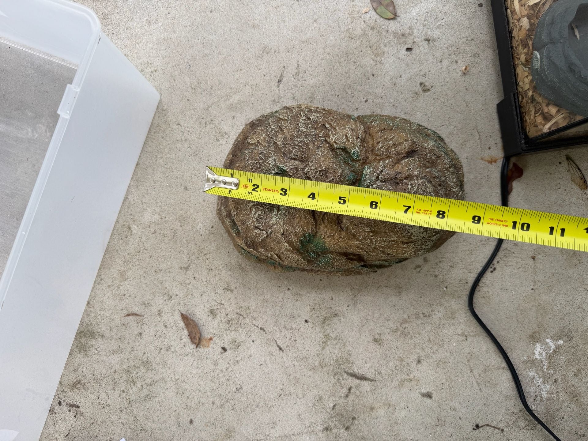 Zoo Med Reptile Hide Rock - Medium 1