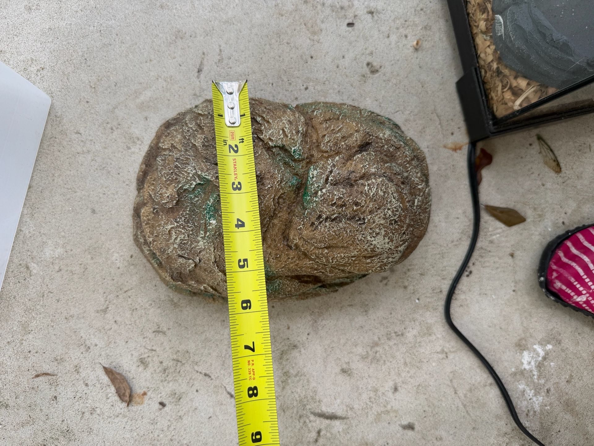 Zoo Med Reptile Hide Rock - Medium 2