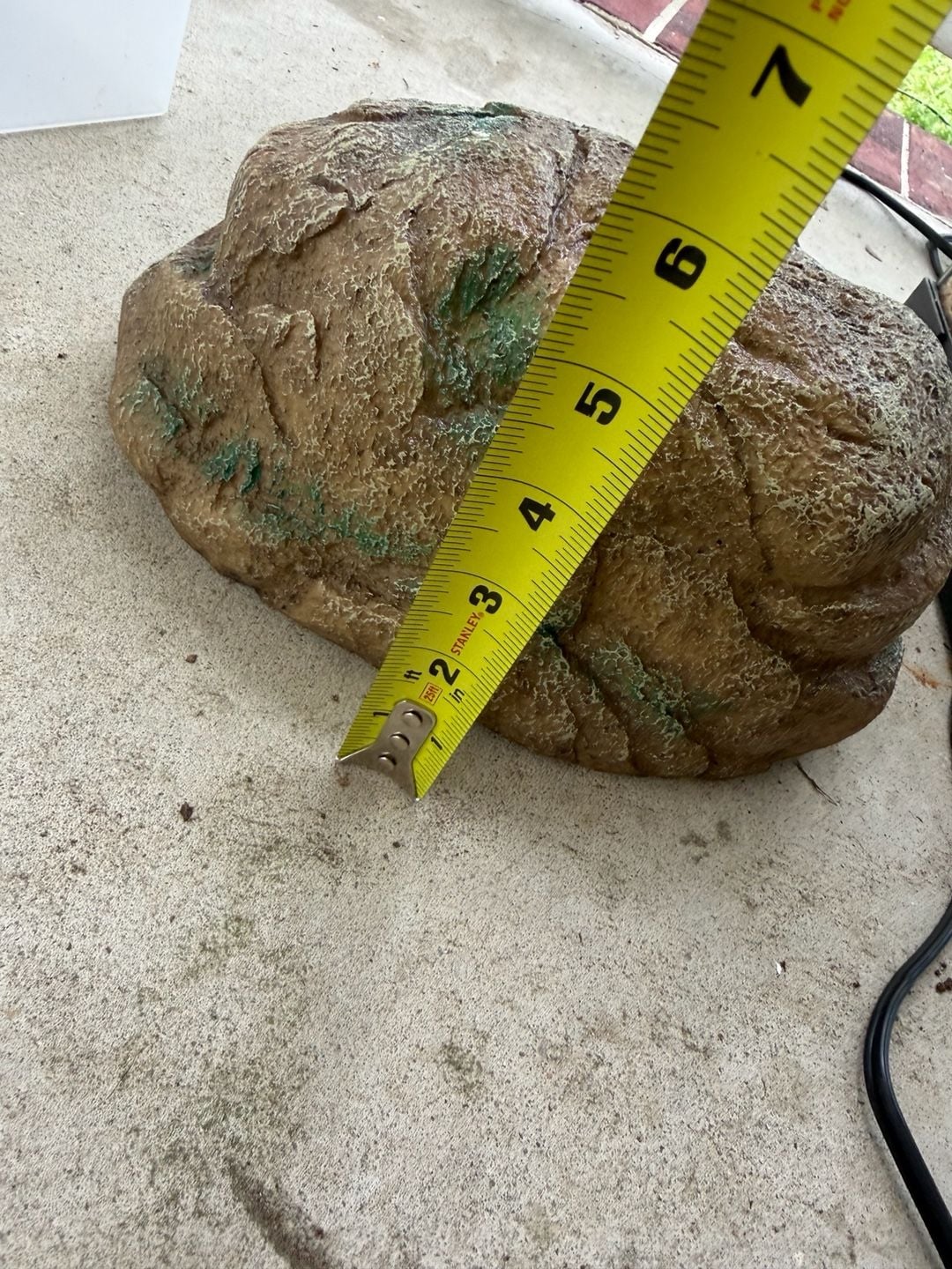 Zoo Med Reptile Hide Rock - Medium 3