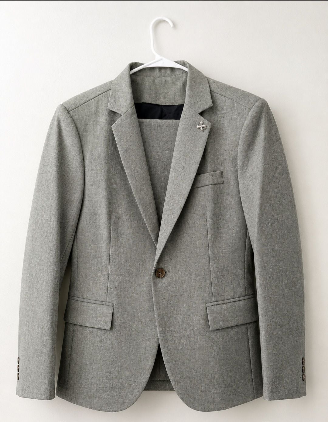 Grey Two-Piece Suit Blazer and Pants Set 1