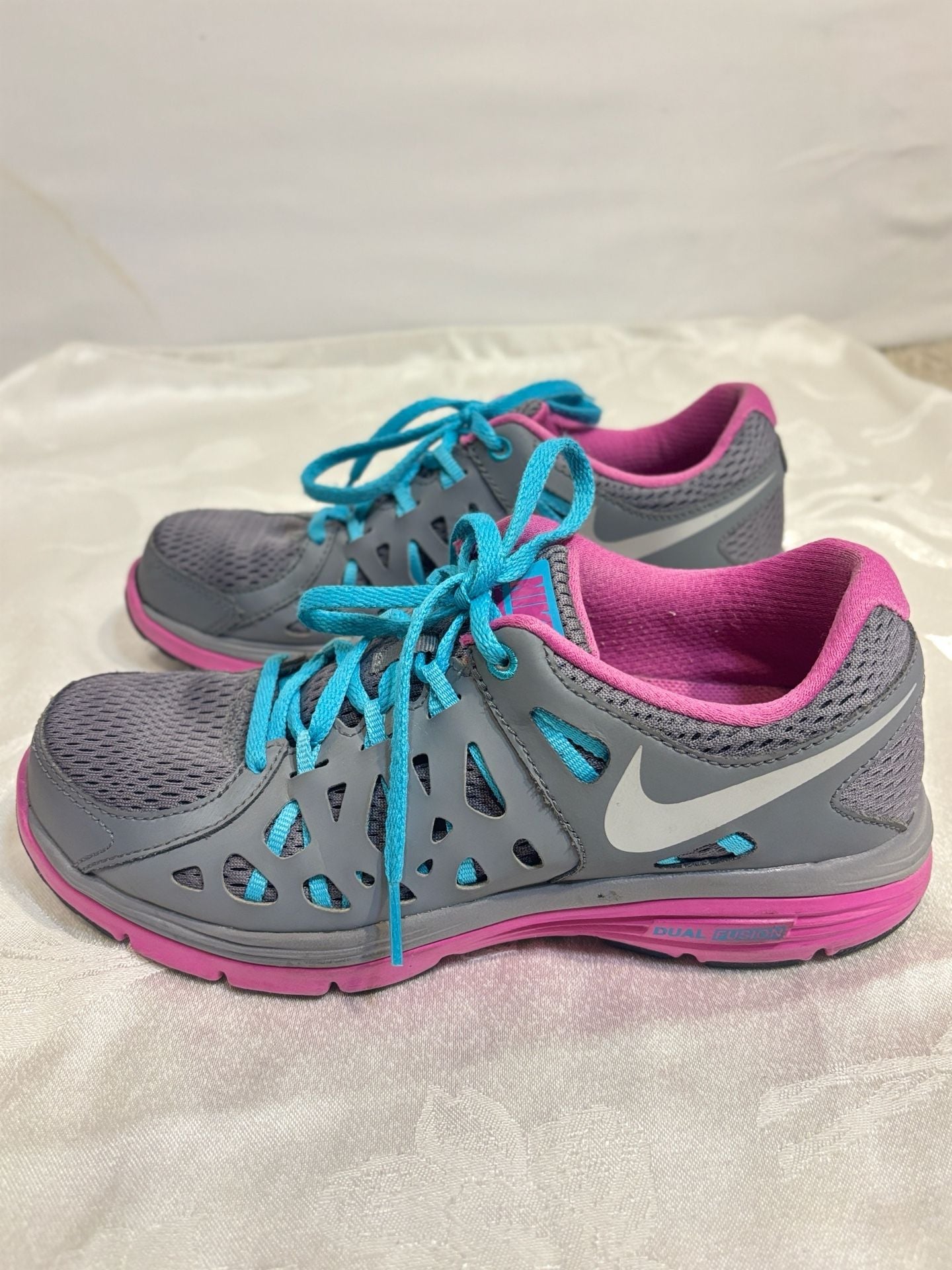 Nike Women's Dual Fusion Run 2 Gray Pink Blue Running Shoes Size 7.5 5
