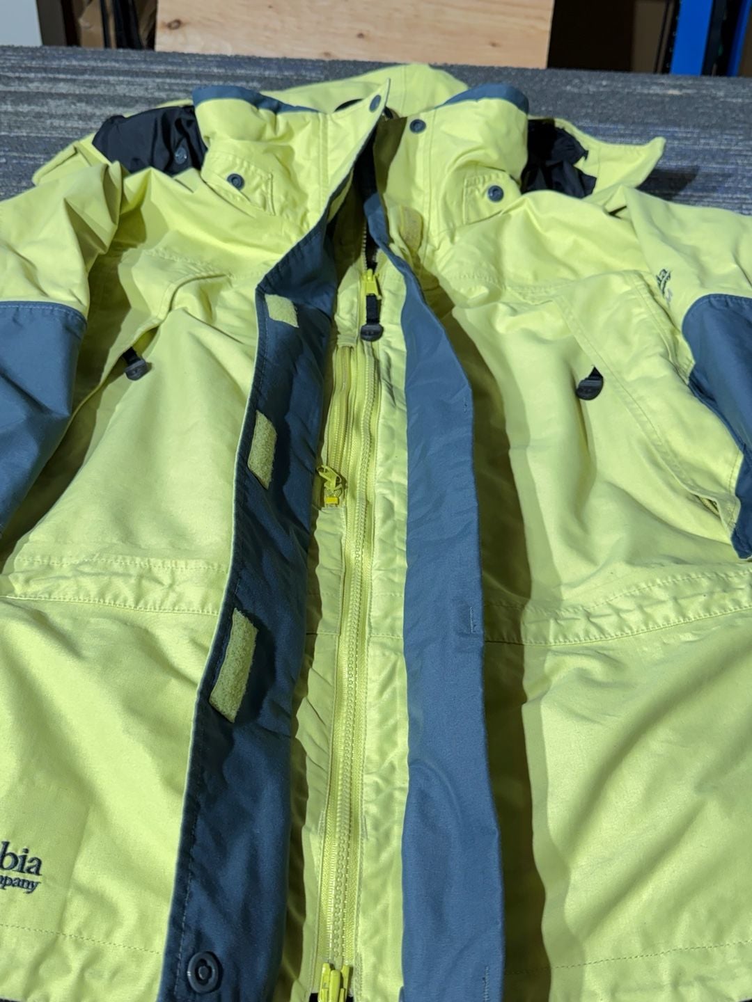 Women’s Columbia Sportswear Titanium Omni-Tech Waterproof Hooded Jacket 4
